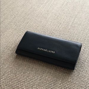 Michael Kors navy jet set travel wallet